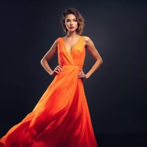 Женственное платье макси с широкими рукавами Женственное платье макси с широкими рукавами